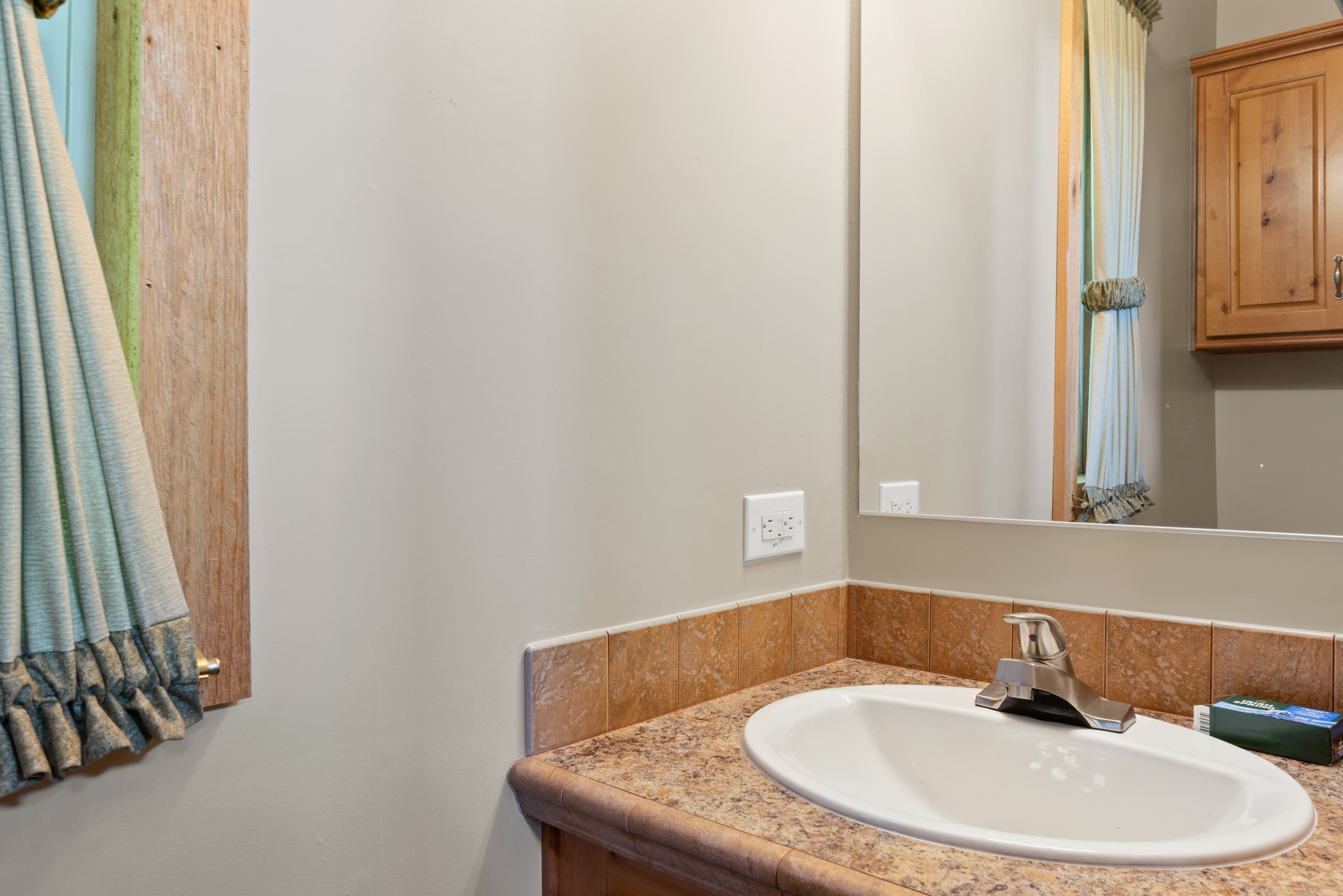 Bathroom sink and mirror inside a cabin